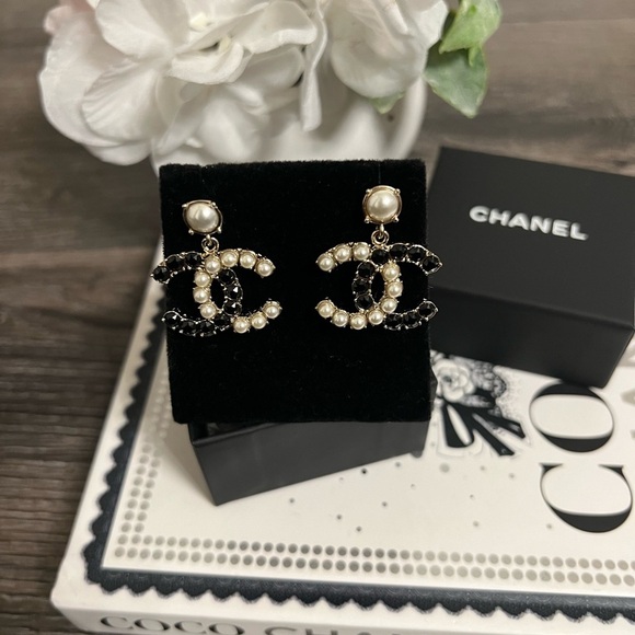 Chanel Large Dangle Crystal & Faux Pearl CC Earrings - Picture 10 of 10